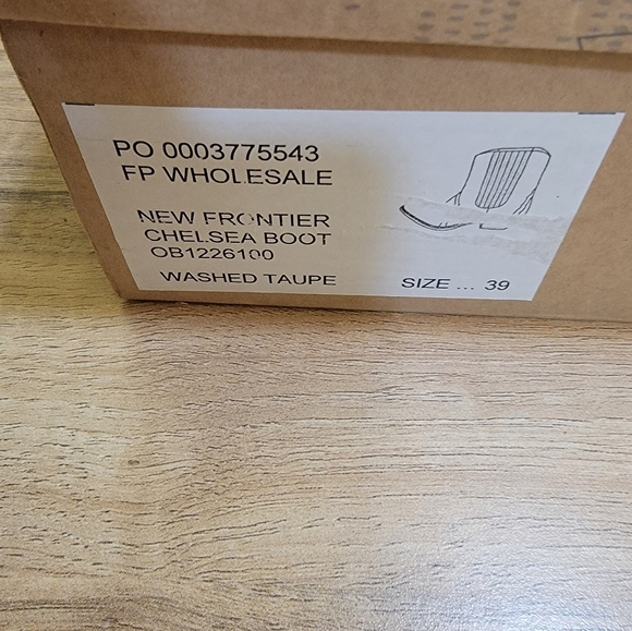 🎉HOST PICK🎉Free people, New Frontier Chelsea Boot, washed taupe, size EUR 39 - Picture 4 of 9